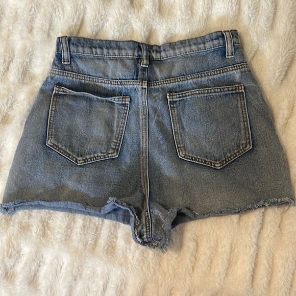 PrettyLittleThing Jean Shorts - Picture 2 of 3